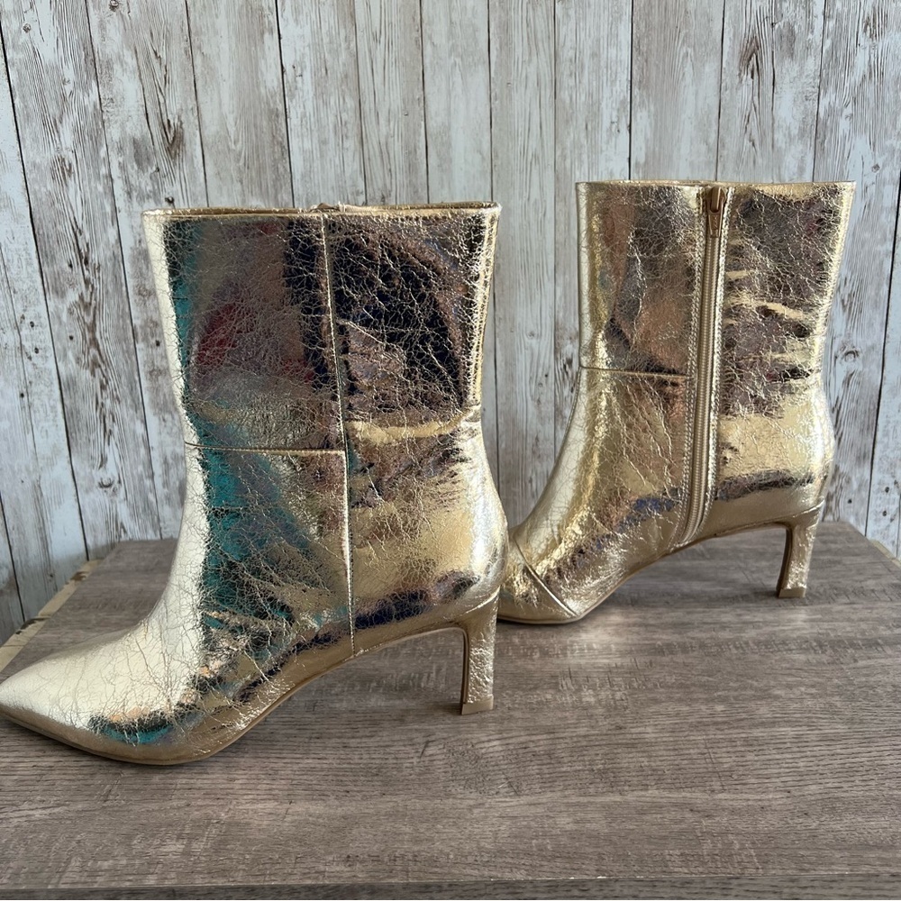 Matisse Women’s Gold Ankle Boots 8.5